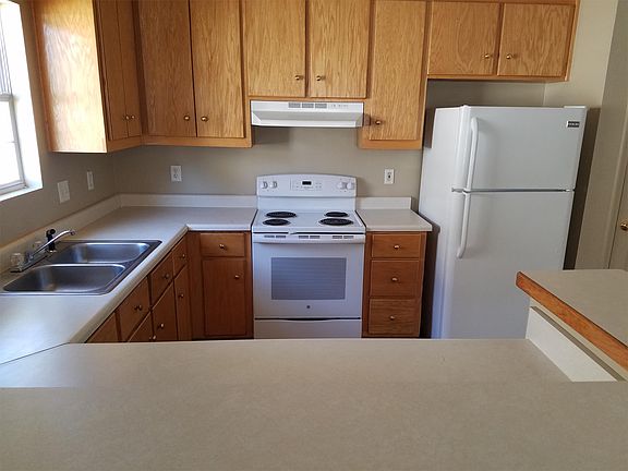 Open kitchen with stove / oven and refridgerator