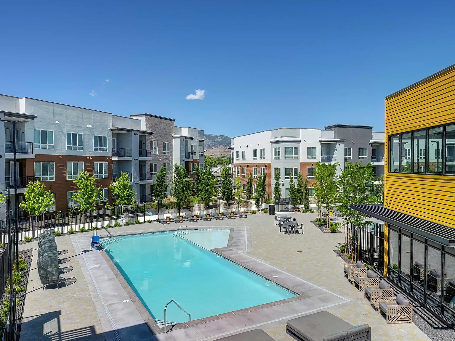 Halcyon Apartments — Photo 2
