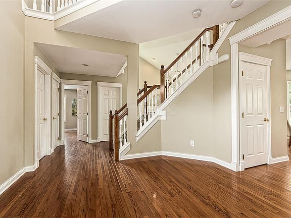 3rd image of 4913 Meadway Dr