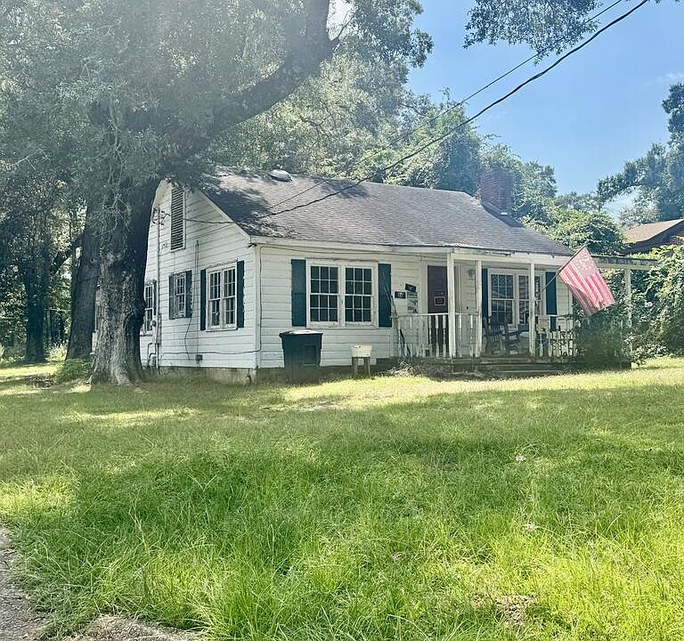 1st image of 110 E Register Ave