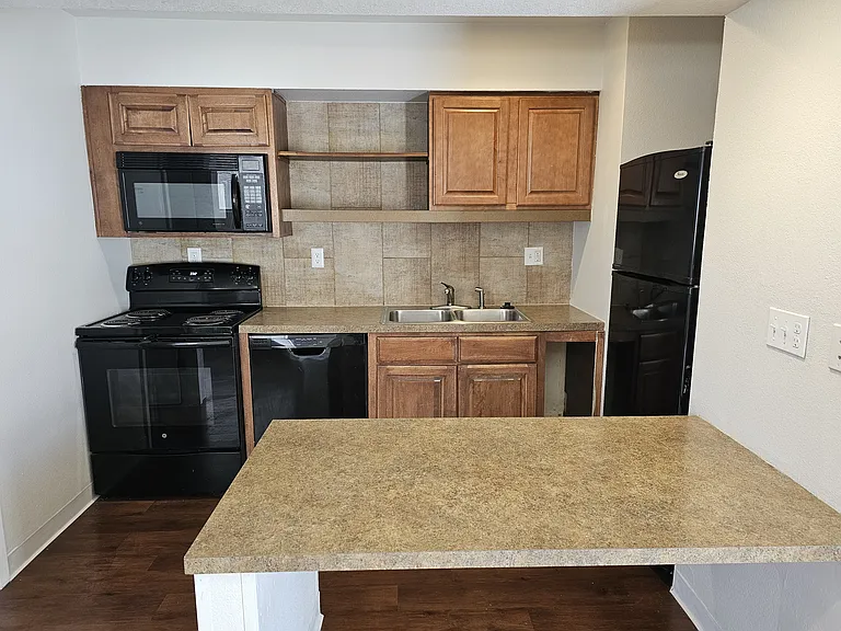 Main Street Residences — Photo 25