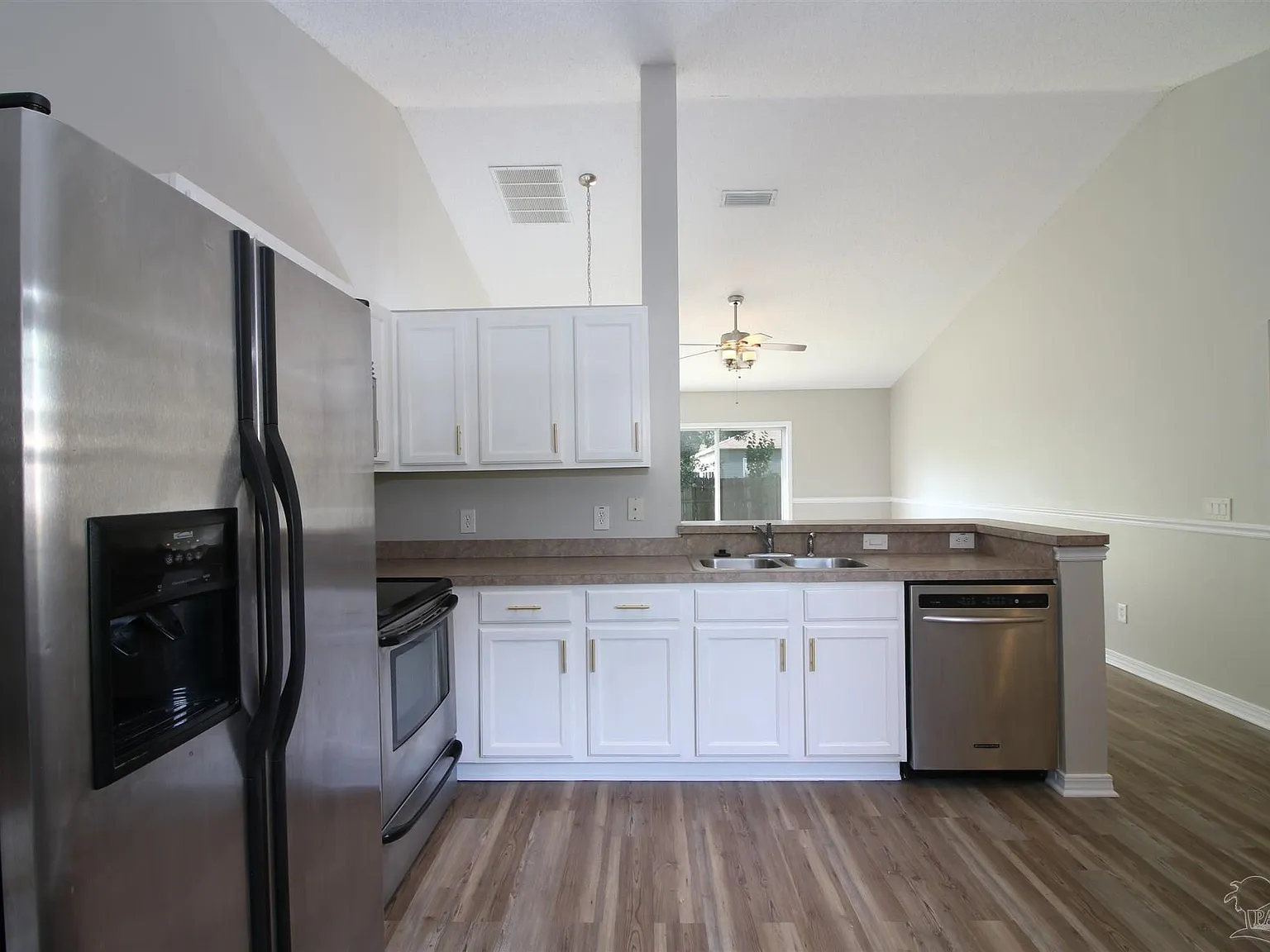 3 bed, 1226 sqft, $1,750 — Photo 4