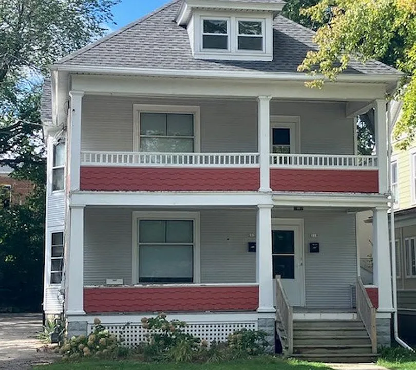 217-219 W Chestnut St