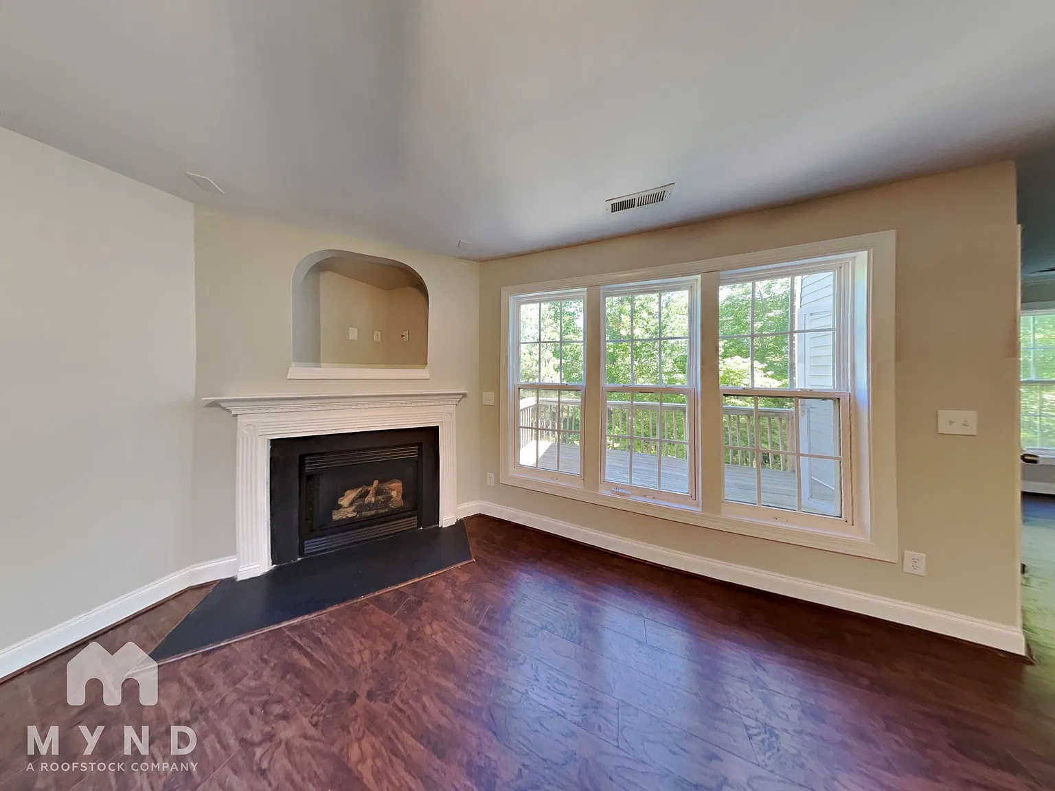 4 bed, 3.5 bath, 2663 sqft, $2,369 — Photo 2