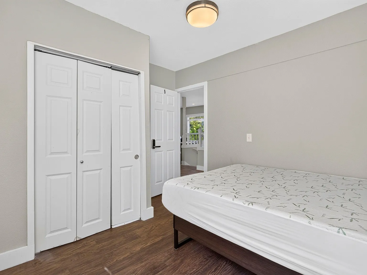 4 bed, 2.0 bath, 2500 sqft, $1,252 — Photo 2