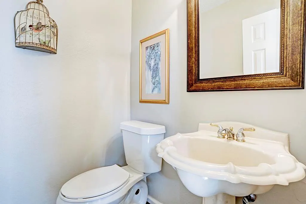3 bed, 2.5 bath, 1742 sqft, $1,995 — Photo 4
