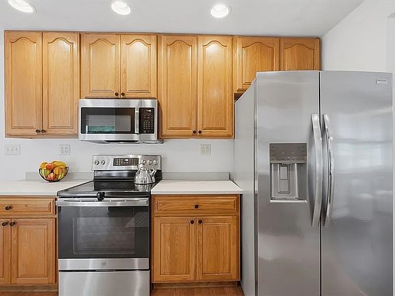 2nd image of 479 Massasoit Rd #1