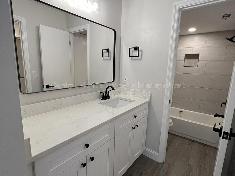 916 Robinhood Ct — Photo 18