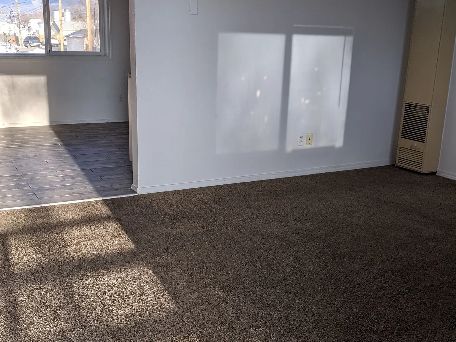 3 bed, 1000 sqft, $1,300 — Photo 3