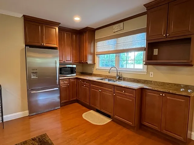 Kitchen - Lots of Storage
Granite countertops & Maple cabinets,
Stainless steel refrigerator and a GE convection microwave oven that functions as both a microwave and oven for baking, roasting, and everyday cooking.