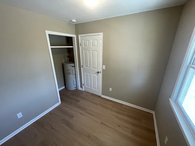 521 Swann St — Photo 11