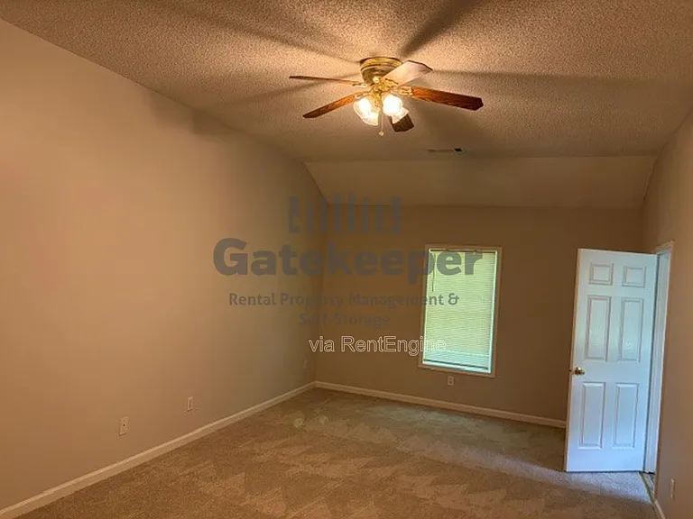 3161 Glen Hollow Dr — Photo 10