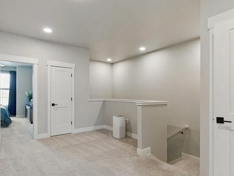 5076 Coolidge Ave — Photo 7