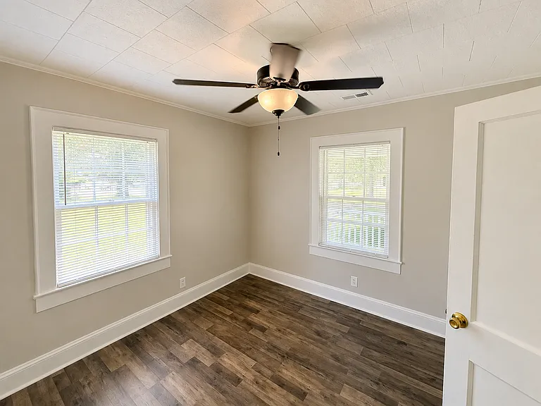 406 Somers Ave — Photo 10
