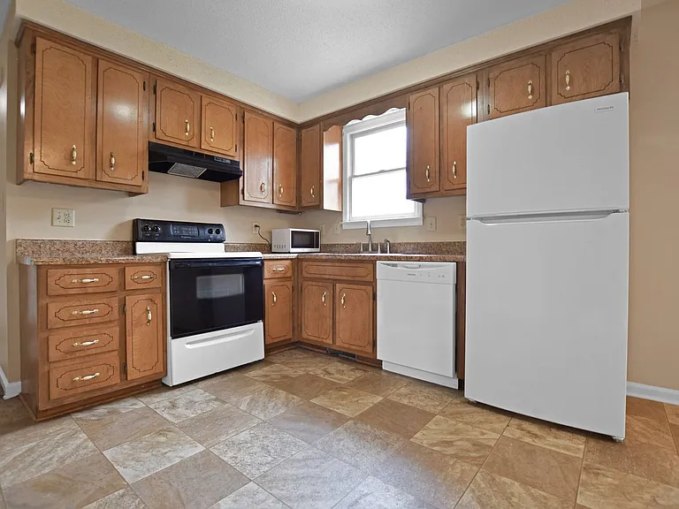 1253 Cottonwood Dr — Photo 6