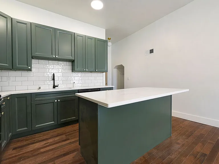 811 West St — Photo 8