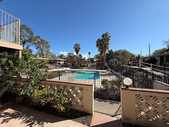 4th image of 5901 N Oracle Rd