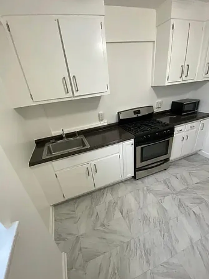 1 bed, 750 sqft, $2,045 — Photo 3