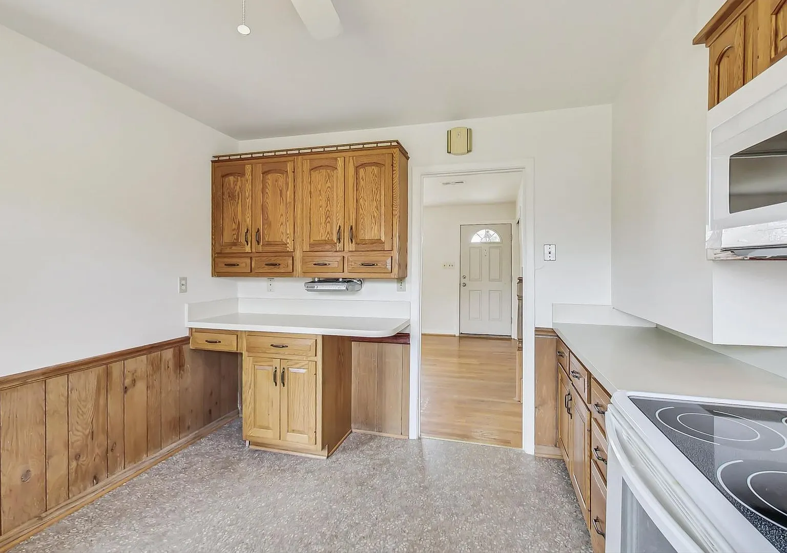 Fantastic in Frederick! Spacious 4 level Split -- 4 beds + 1 Full and 2 half baths — Photo 4