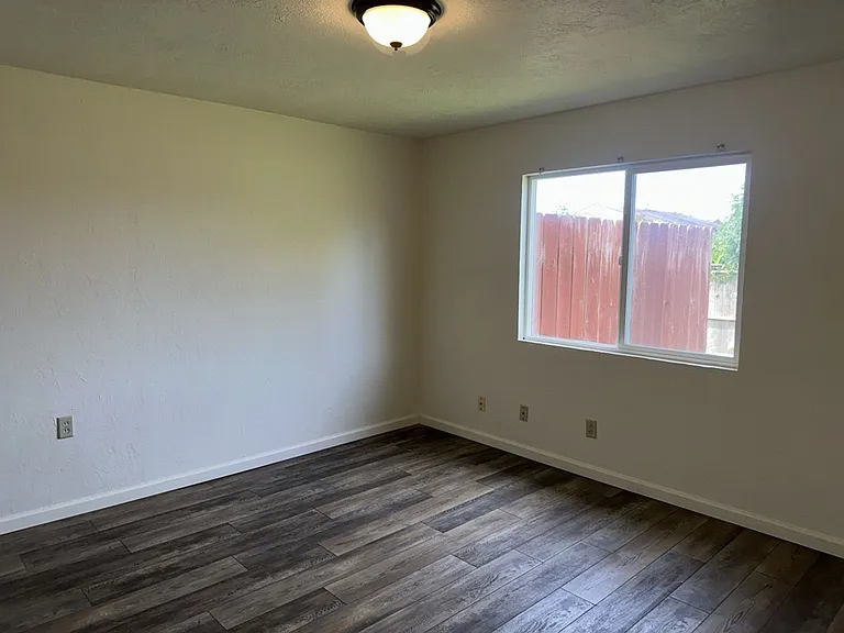 1640 Stromberg Ave — Photo 13
