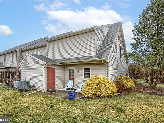 3rd image of 351 Stonehedge Ln