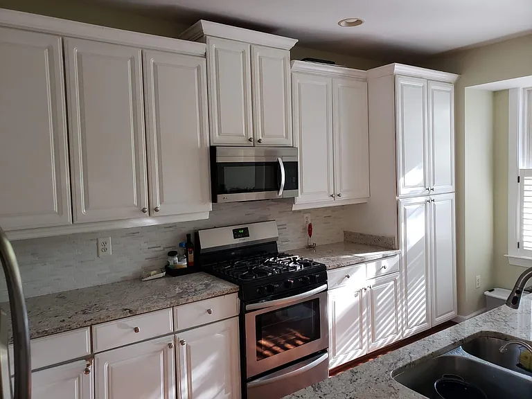 Kitchen (main level)
