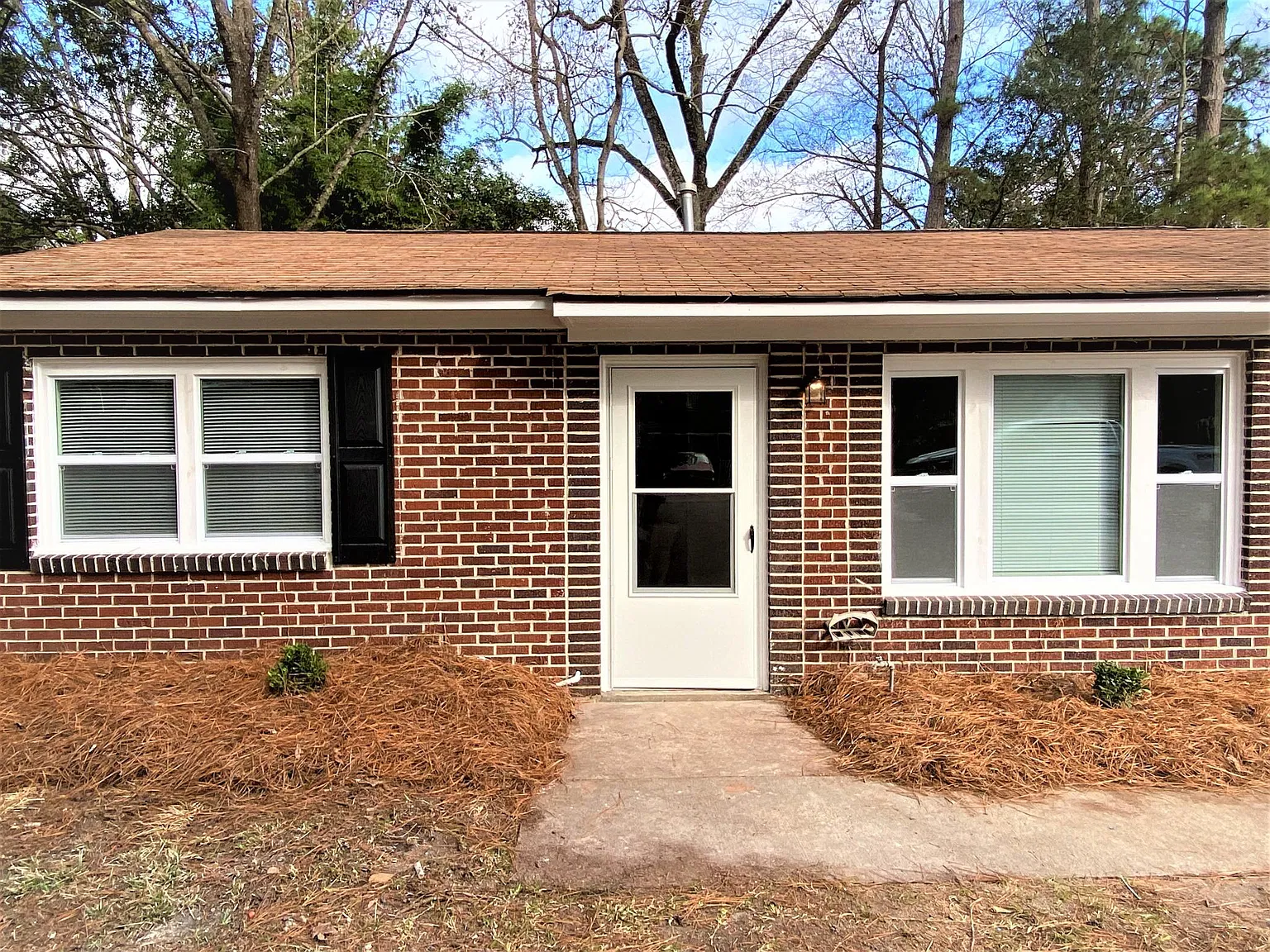 3 bed, 960 sqft, $1,600 — Photo 2