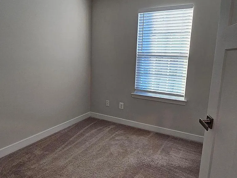 2055 Rivers Dr — Photo 35