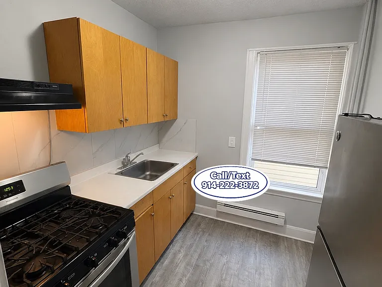 16 Stanley Pl #2R — Photo 2