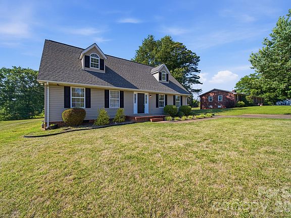 2nd image of 313 Sunrise Cir