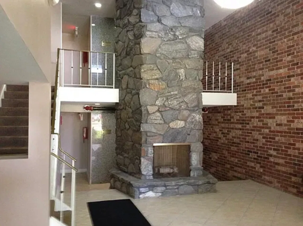 850 S Lorraine Road — Photo 2