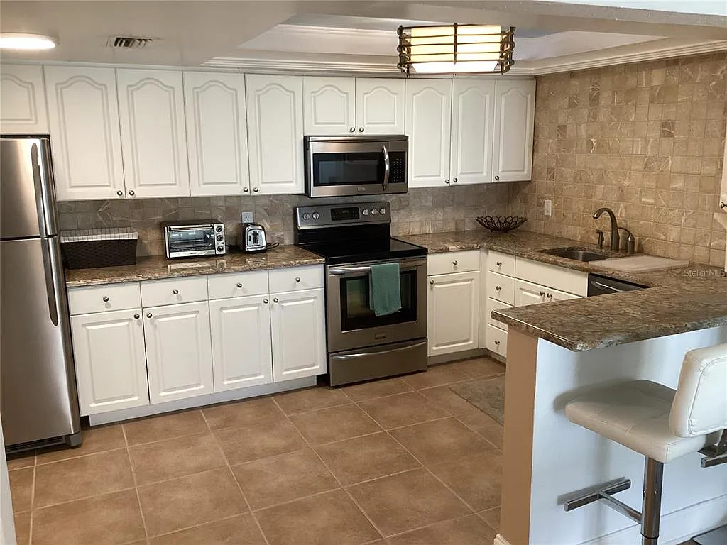 2 bed, 2.0 bath, 1298 sqft, $3,400 — Photo 4