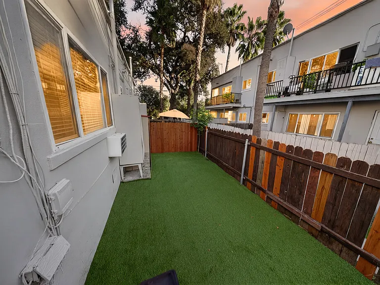 1685 N Summit Ave #1685.5 — Photo 9