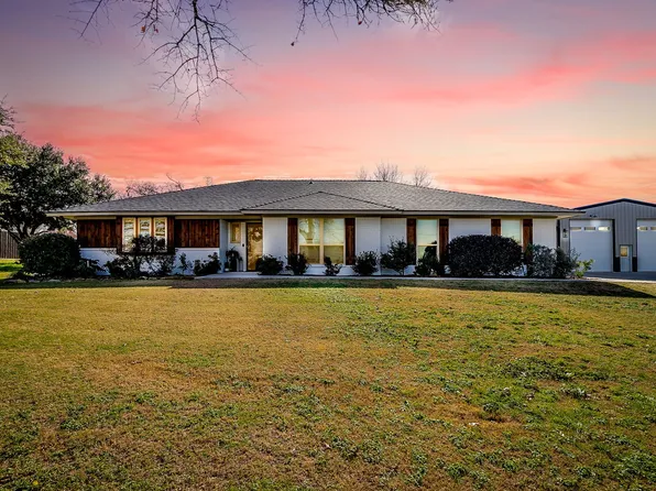 649 Christopher Ln, Burleson, TX 76028