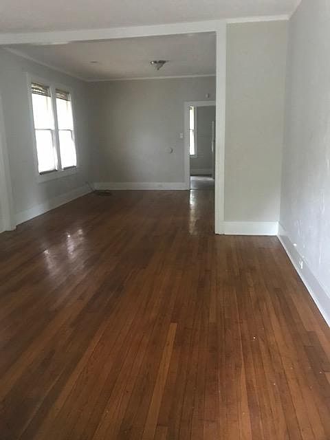 2nd image of 840 Biggs St