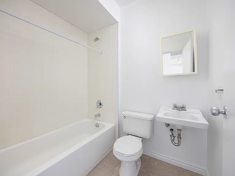 3433 Bathurst St #4 — Photo 12