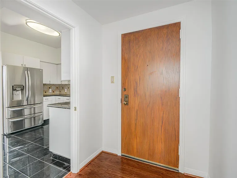15 Greenway Plz #10G — Photo 13
