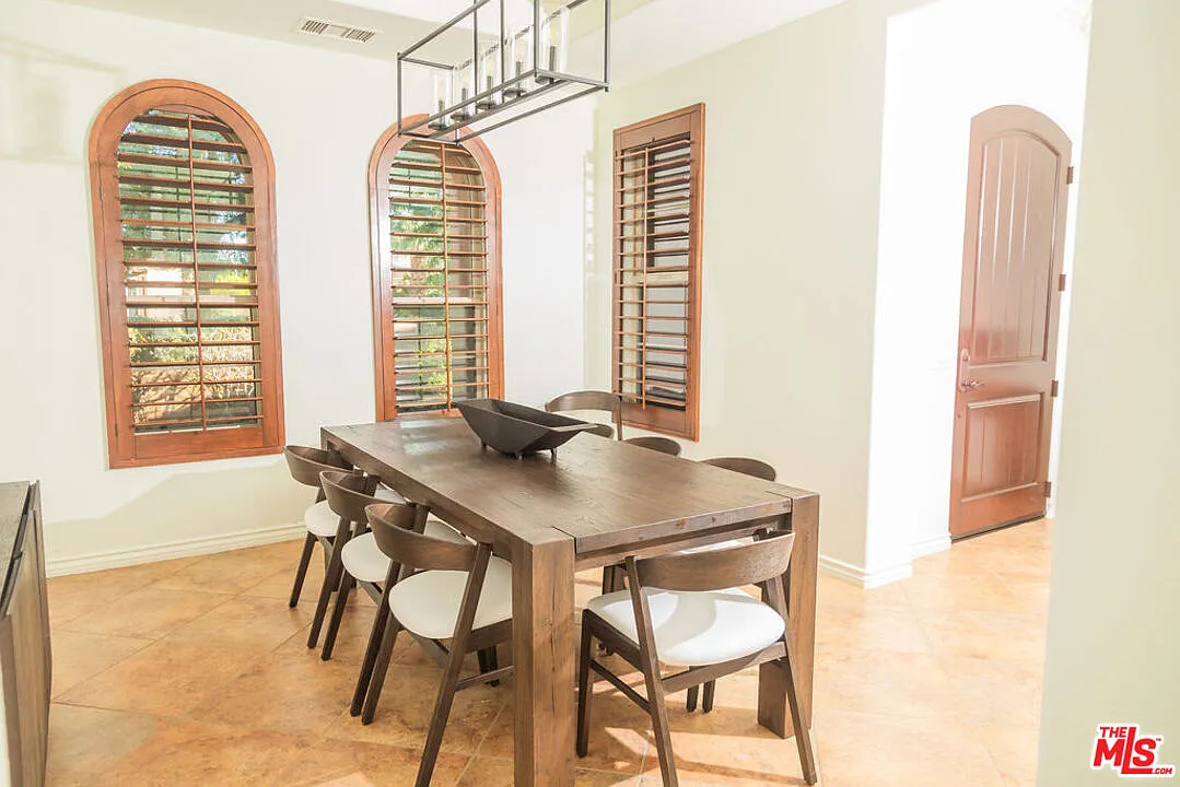4 bed, 5.5 bath, 3152 sqft, $8,500 — Photo 4