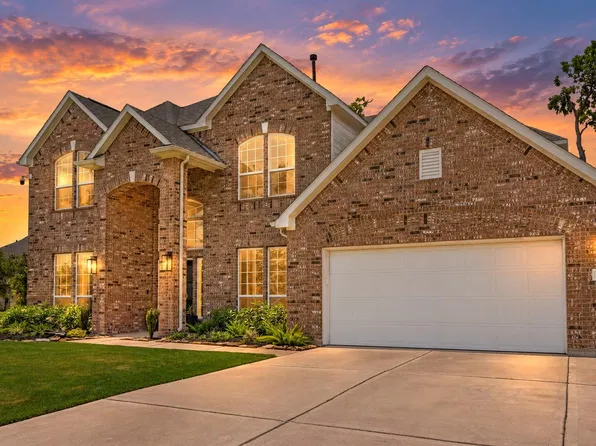 401 Bentwood Way, Clute, TX 77531