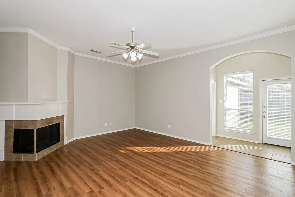 4 bed, 2.0 bath, 2127 sqft, $2,295 — Photo 4