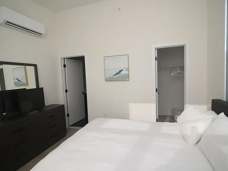 Modern and Sleek 611 S Fagley Street Apartments! — Photo 41