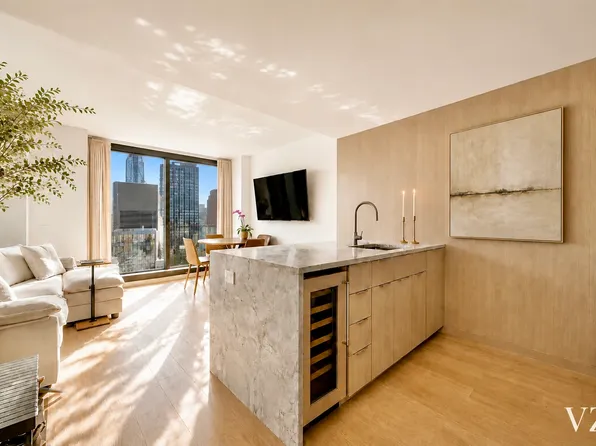 111 W 56th St #37D, New York, NY 10019