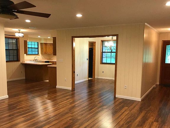 3rd image of 199 SW Miracle Ct