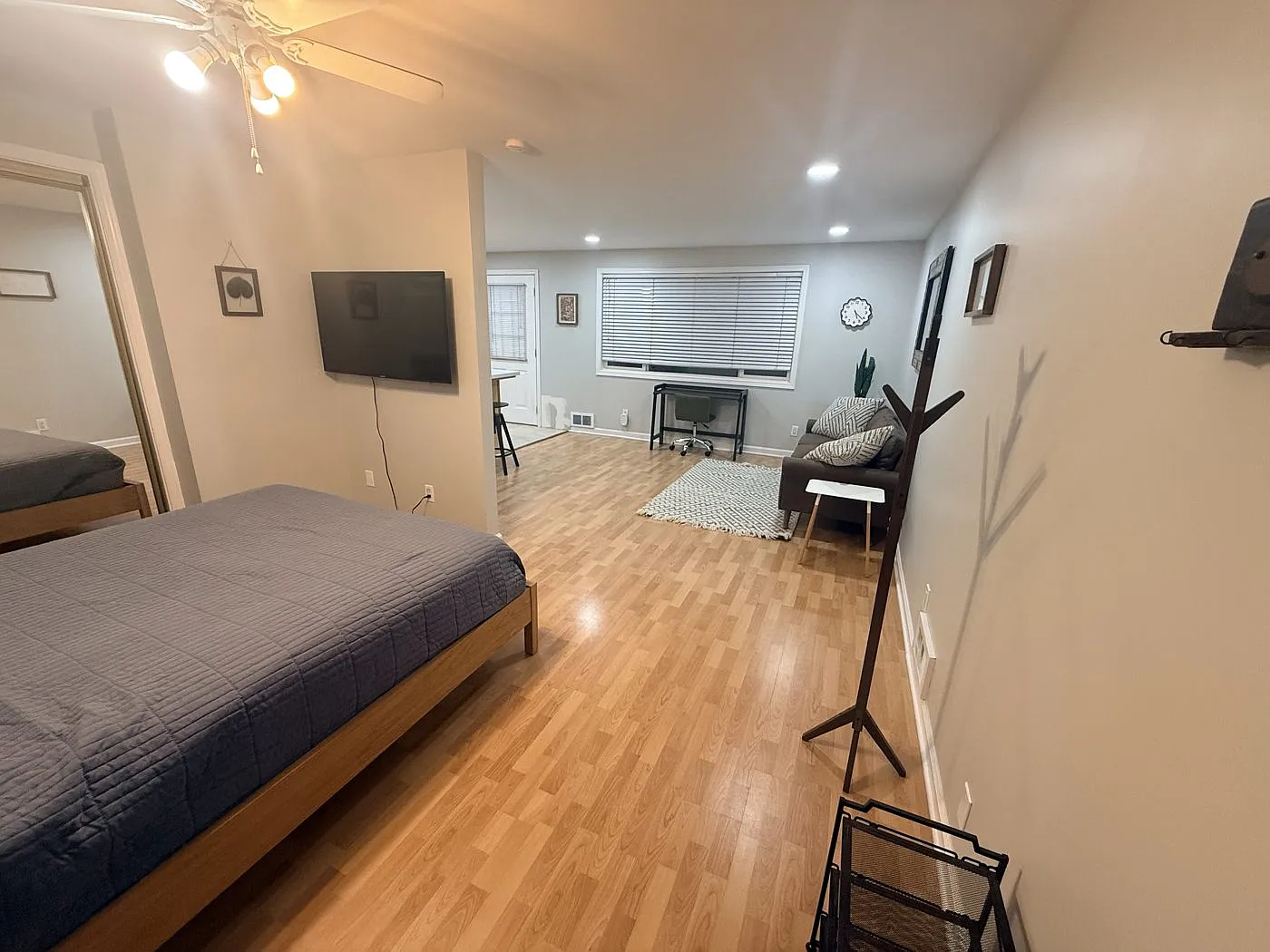 3 bed, 450 sqft, $1,950 — Photo 2