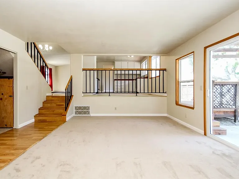 137 Edinburgh Way — Photo 9