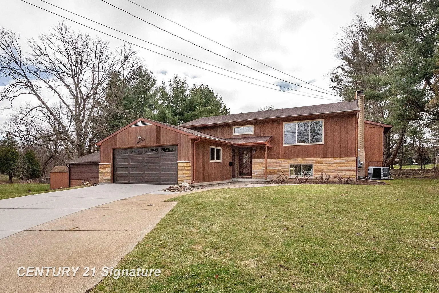 3893 Sage Ln photo 1