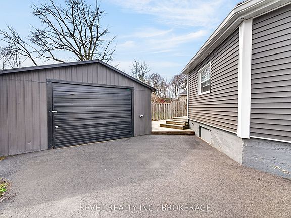 5th image of 38 Bennett St