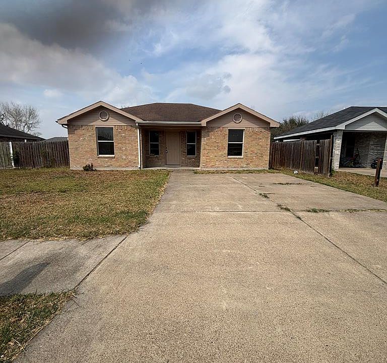 1st image of 3901 Conners Dr