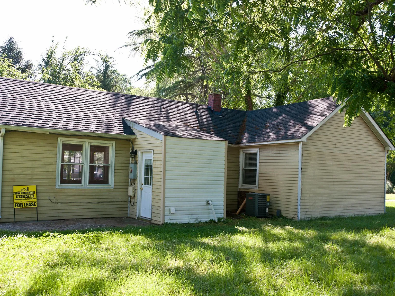 2 bed, 1.5 bath, 906 sqft, $1,700 — Photo 2