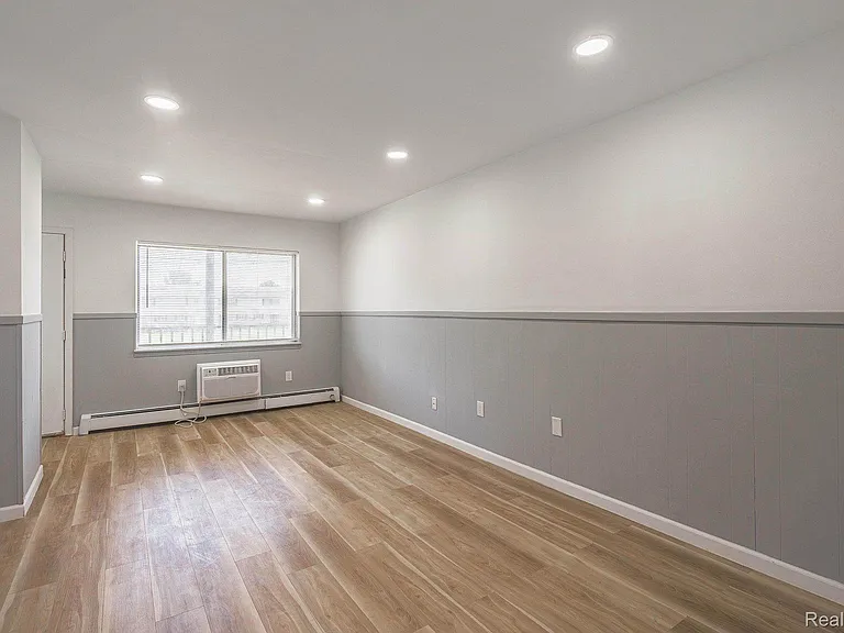2475 S Commerce Rd #10 — Photo 19